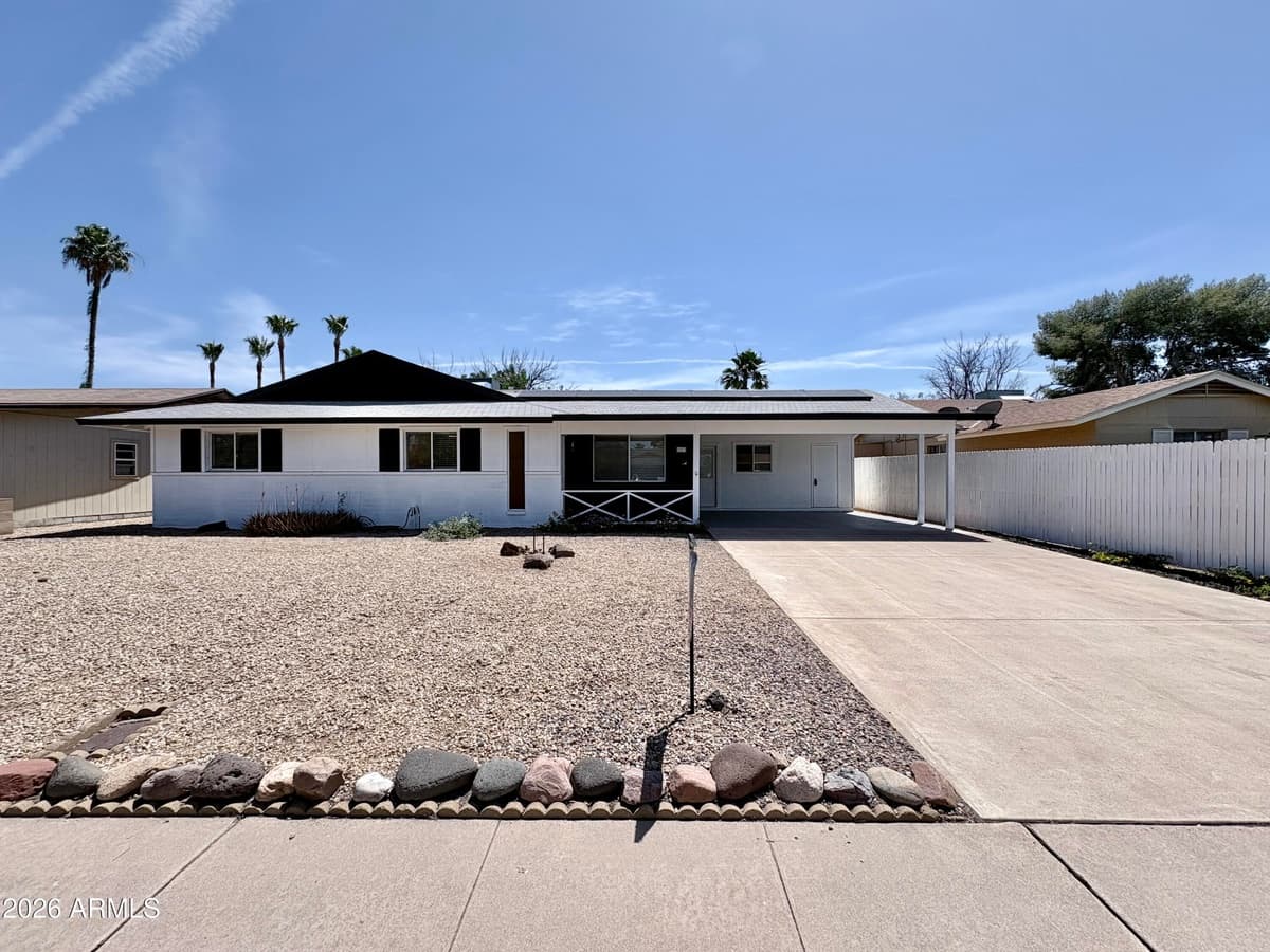2213 E Janice Way — photo 2