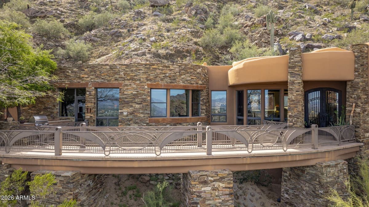 5802 E Cholla Ln — photo 2