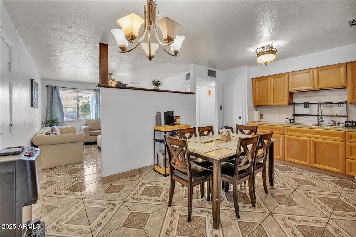 6516 W Cheery Lynn Rd — photo 1