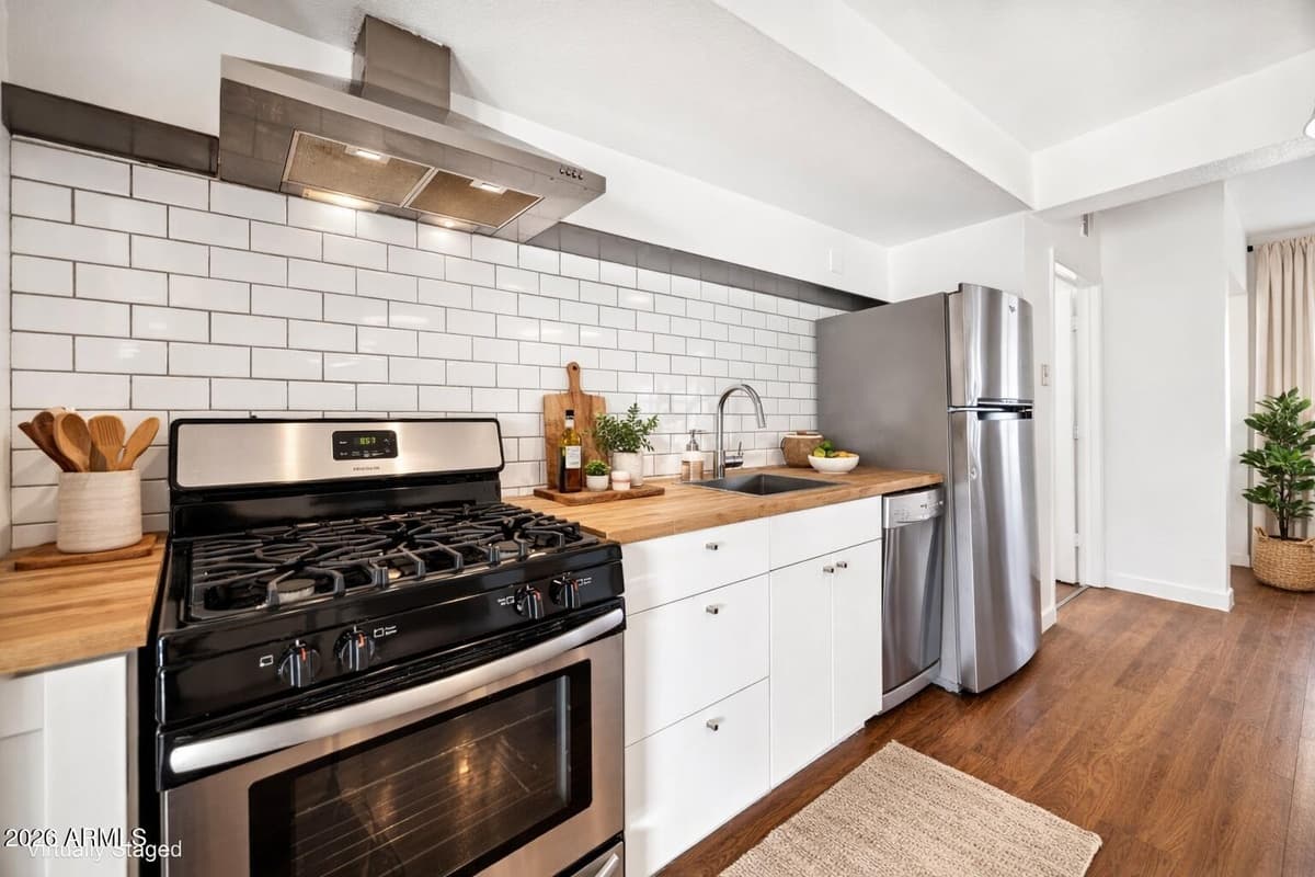 1614 E Roma Ave — photo 2