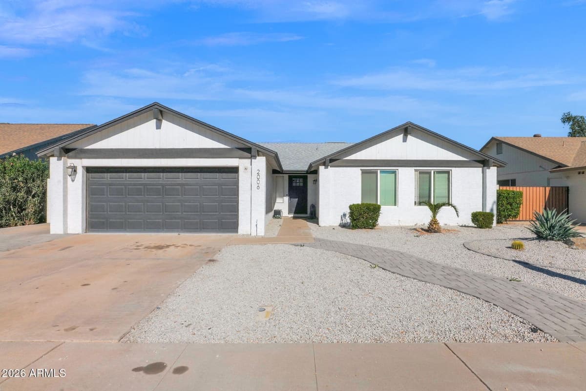 2006 W Summit Pl — photo 1