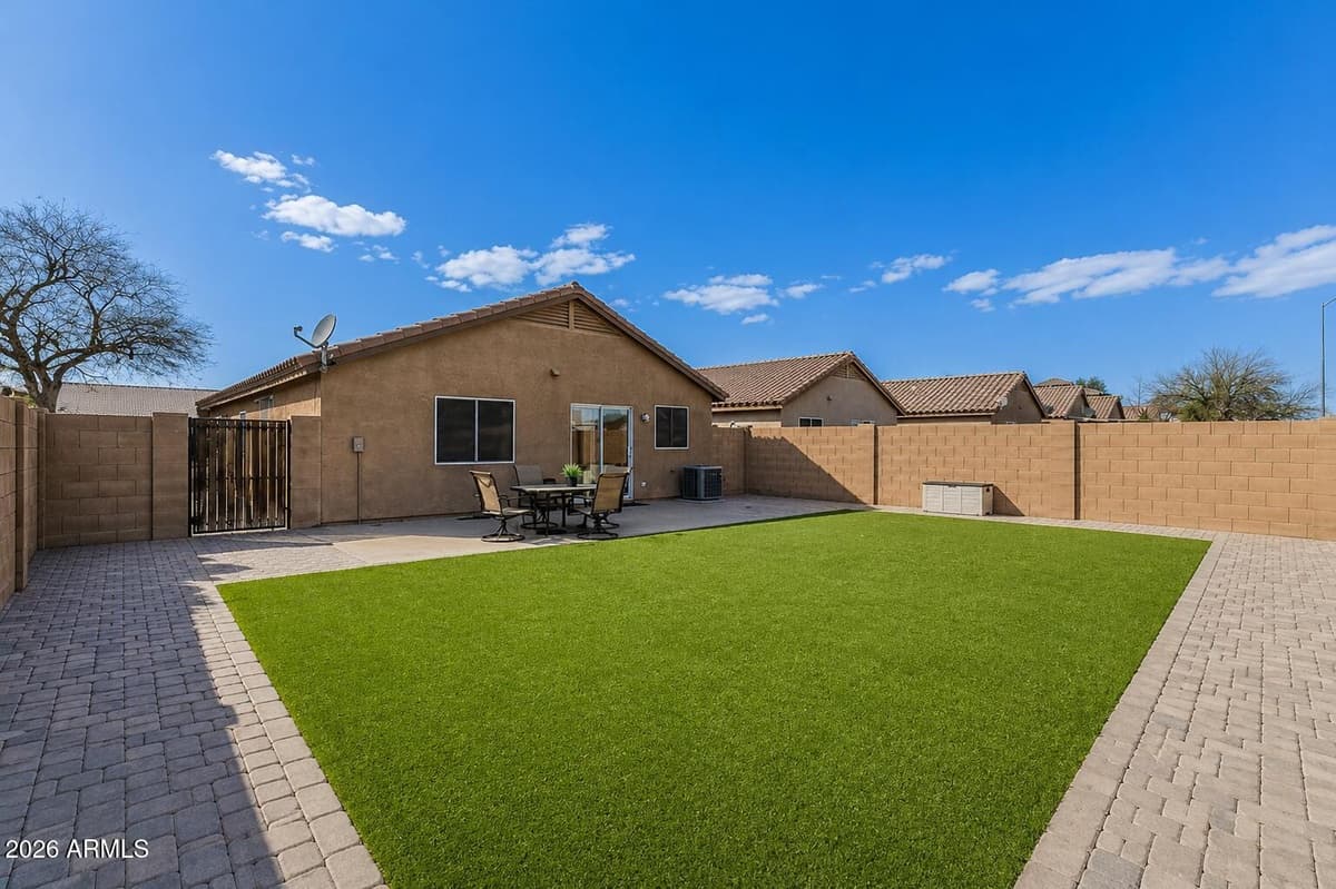 12505 N El Frio St — photo 1