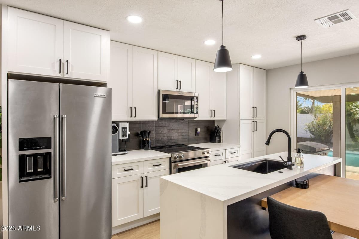 5117 E Beck Ln — photo 1