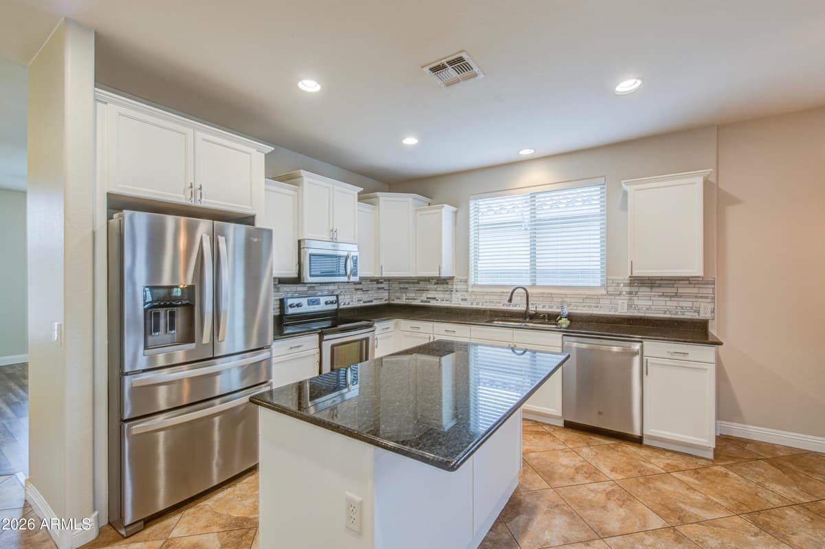 1711 W Paisley Dr — photo 2