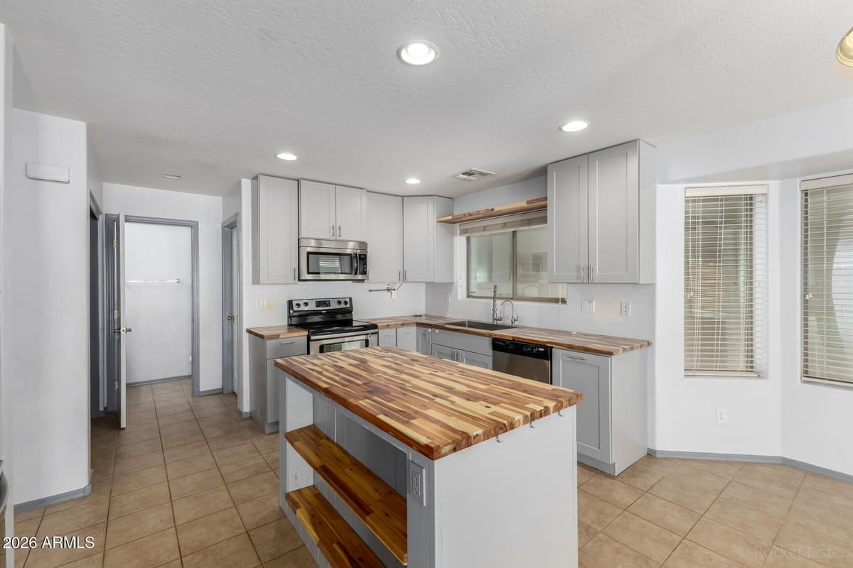 24984 W Hidalgo Dr — photo 2