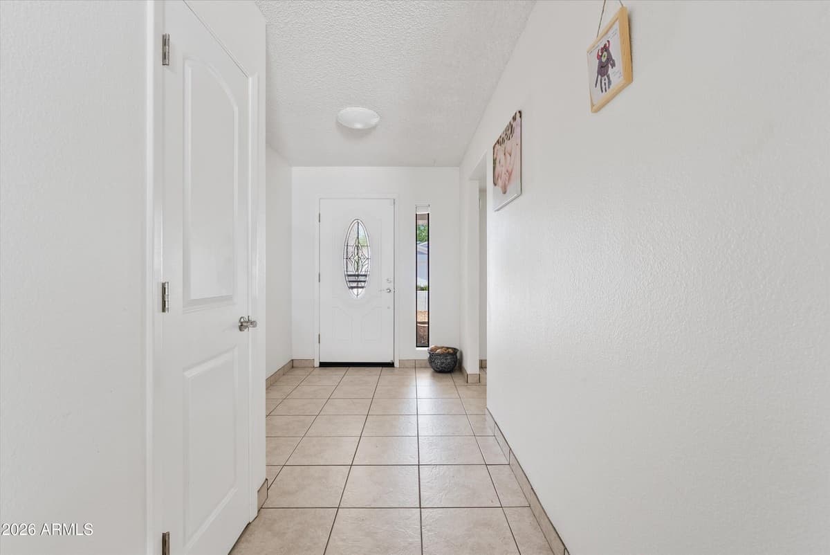 601 W Kings Ave — photo 2