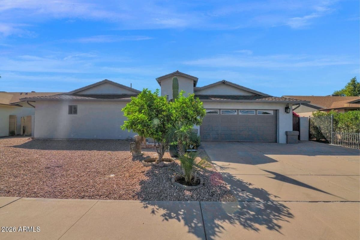 2103 W Palomino Dr — photo 2