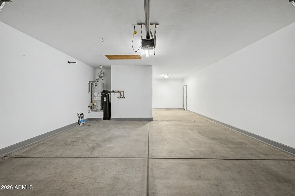 13636 W Remuda Dr — photo 2