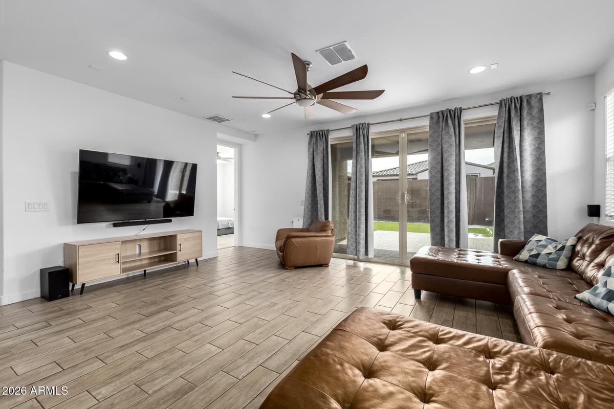 1631 W Paseo Way — photo 2