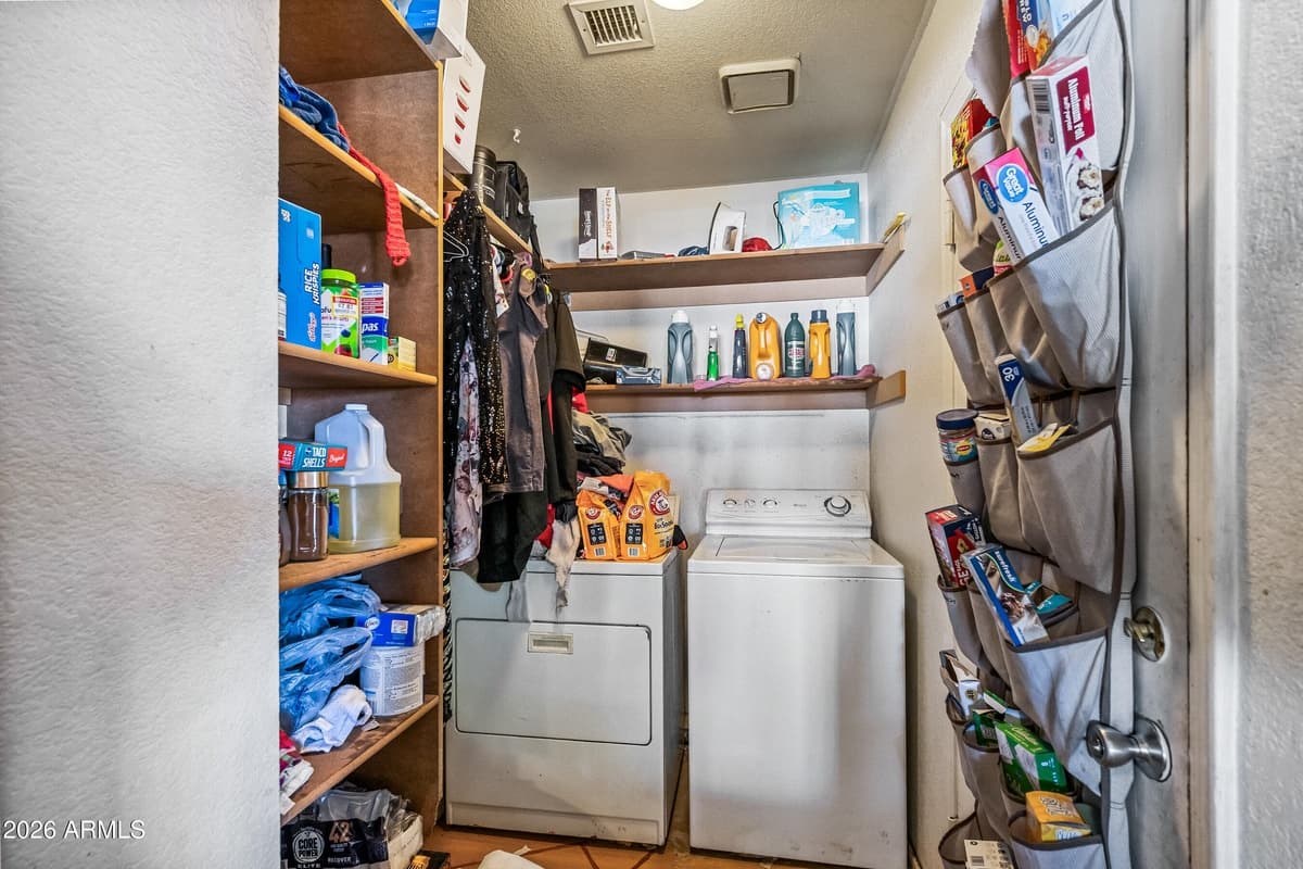 410 W Boxelder Pl — photo 30