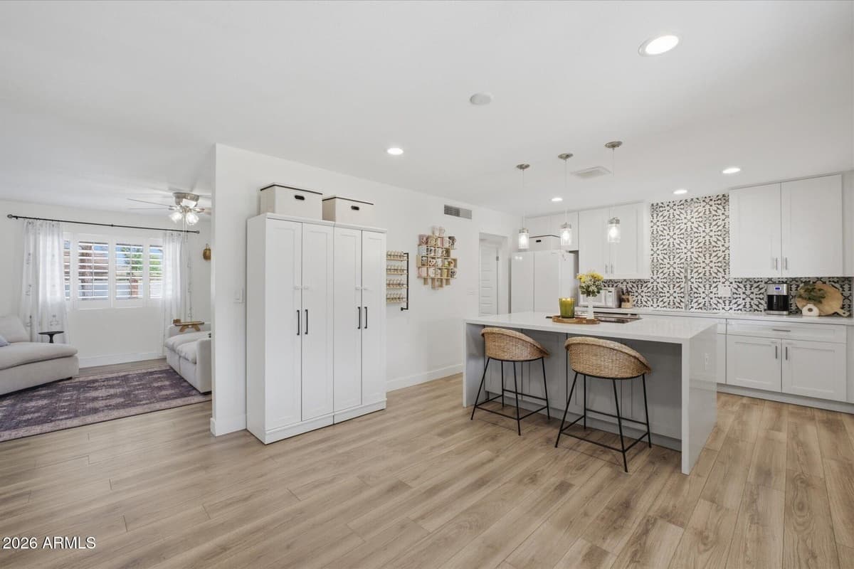 133 E Alameda Dr — photo 1