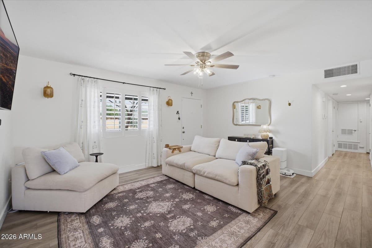 133 E Alameda Dr — photo 2