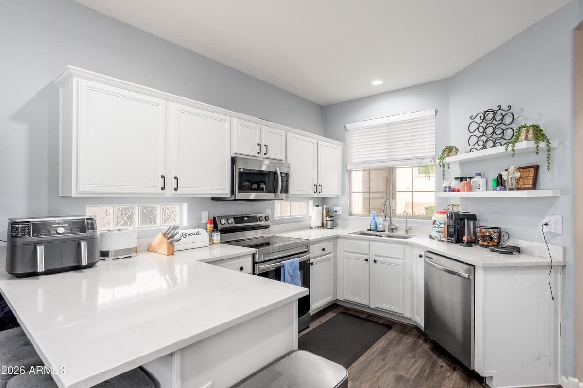 16922 S Cedarwood Ln — photo 1