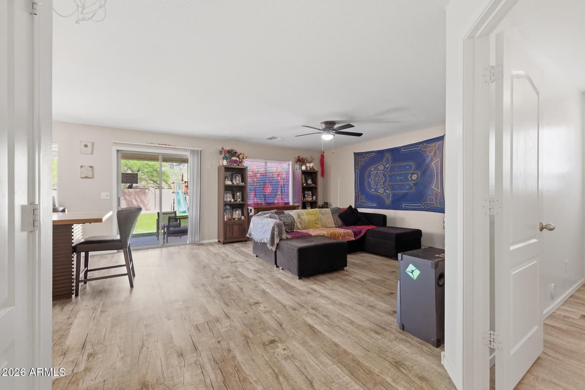 36576 W Nina St — photo 2