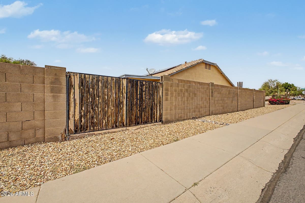 1123 W 15th Ave — photo 31
