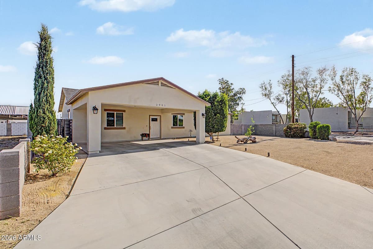 2901 E Paradise Ln — photo 2