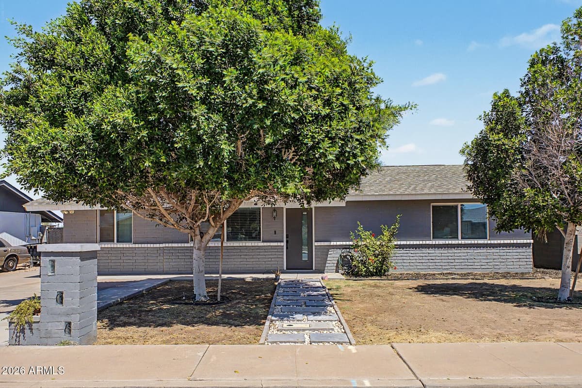 106 E Indigo St — photo 1