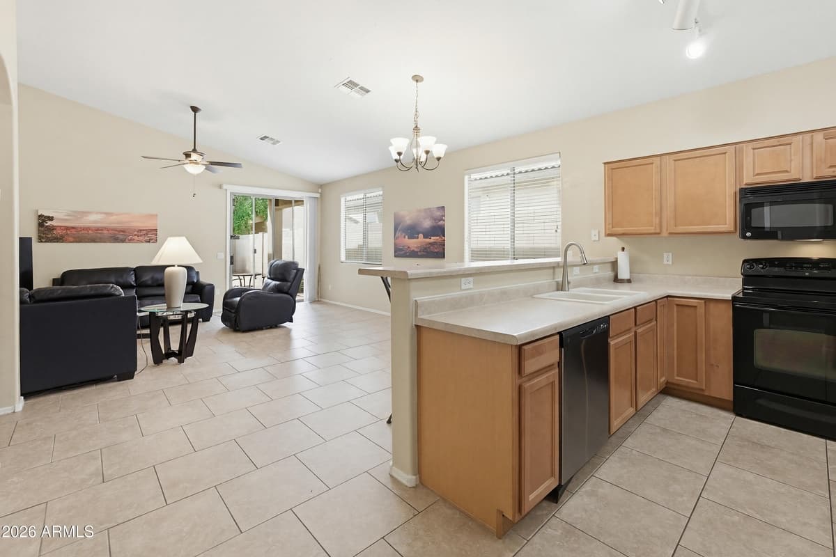 17271 W Smokey Dr — photo 2