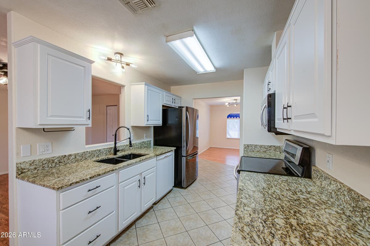 1757 W Ray Ln — photo 2