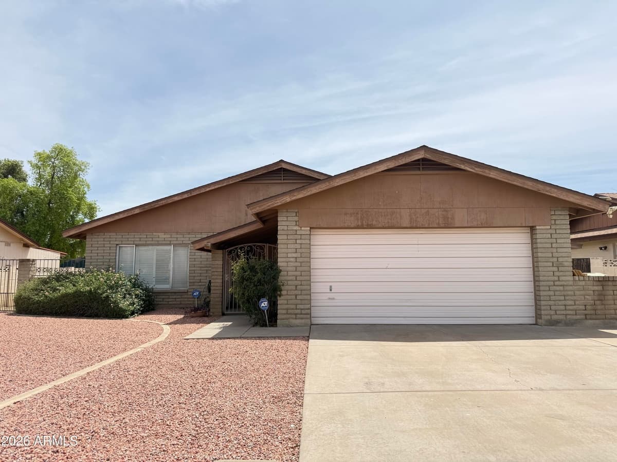 4525 W Gardenia Ave — photo 1