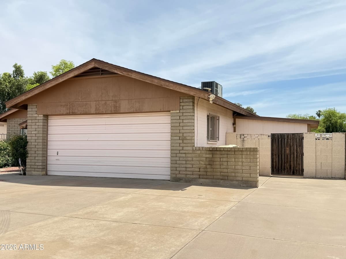 4525 W Gardenia Ave — photo 2