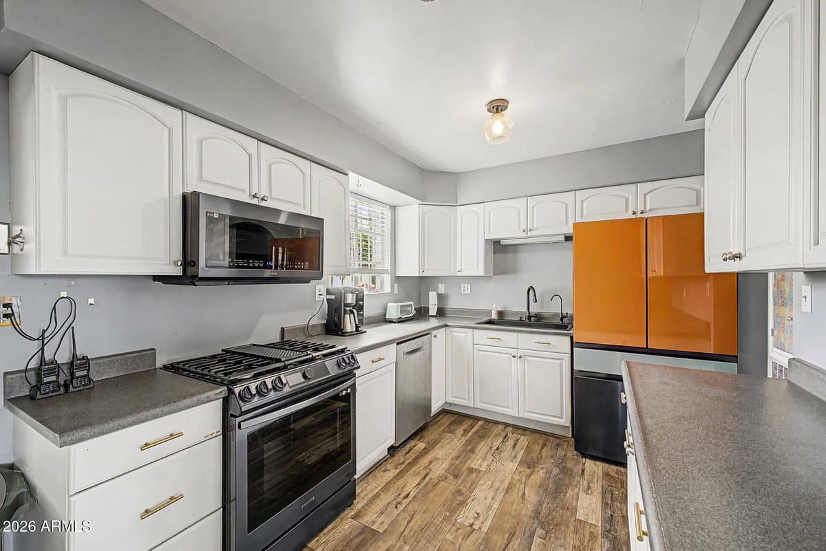 2037 W State Ave — photo 2
