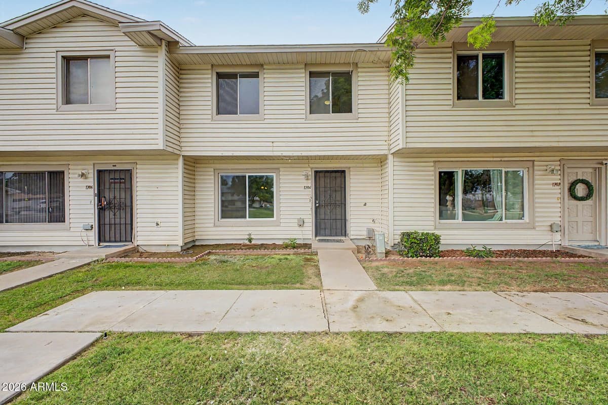 1204 E Dunbar Dr — photo 1