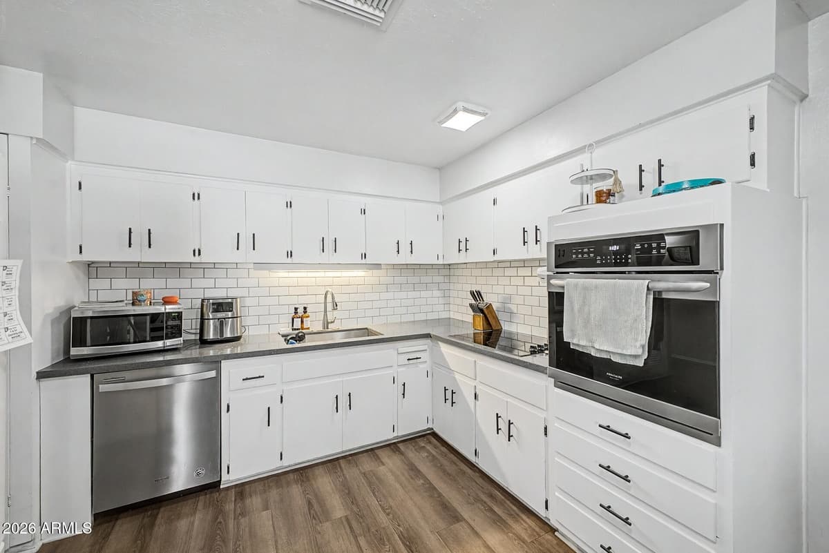 6107 W Keim Dr — photo 1