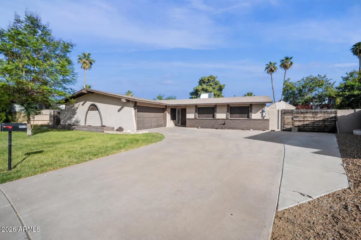 4515 W Shaw Butte Dr — photo 1