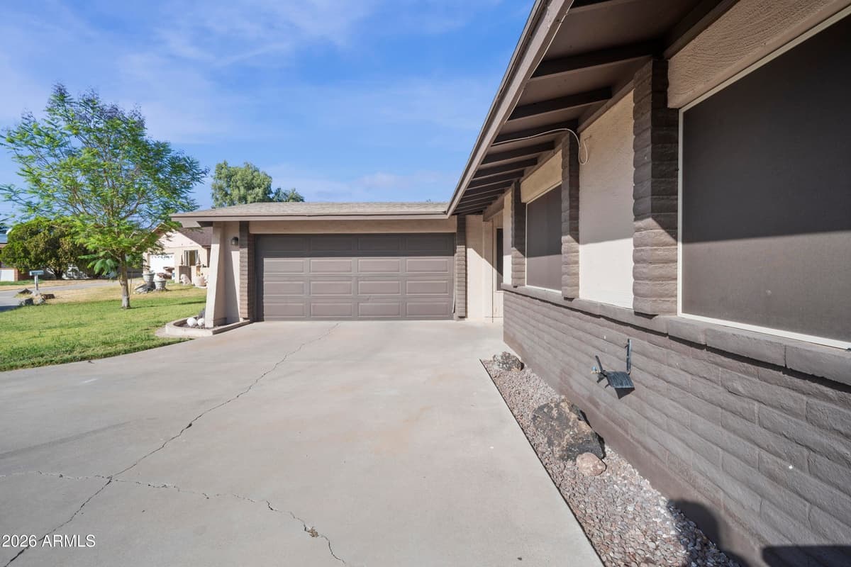 4515 W Shaw Butte Dr — photo 2