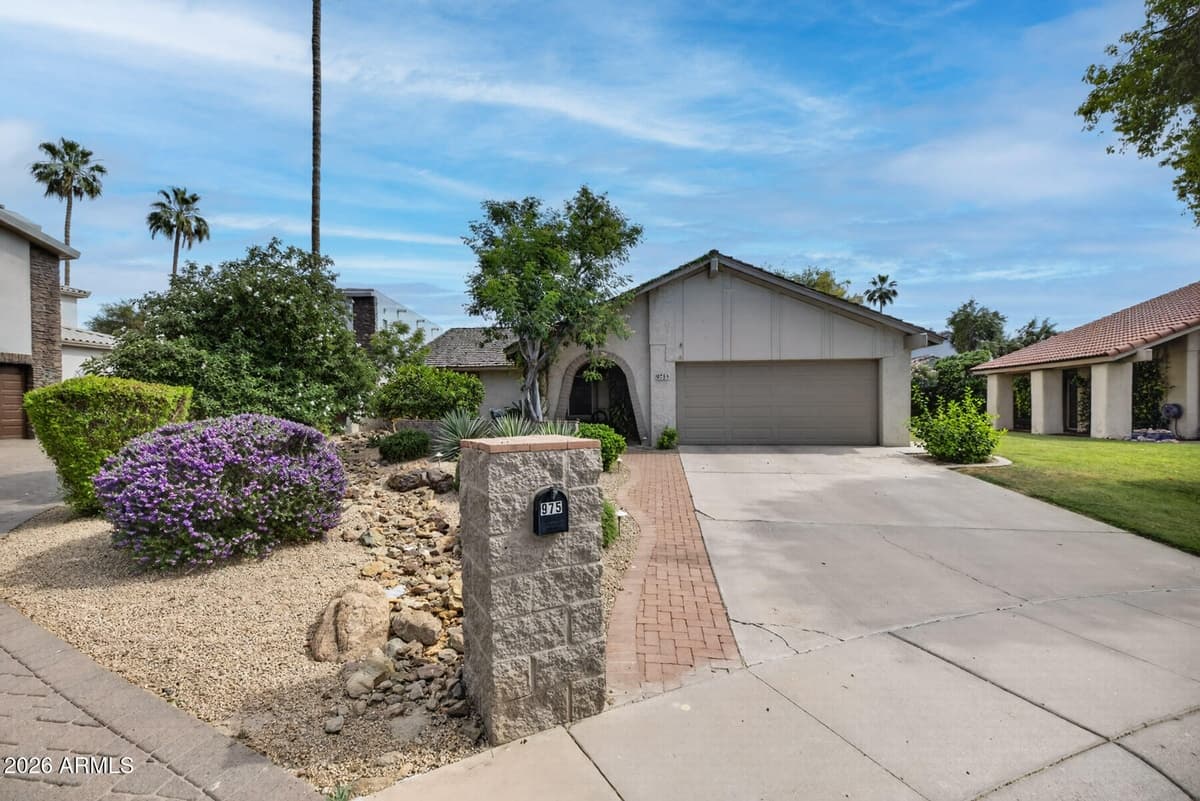 975 E Lobster Trap Ln — photo 1
