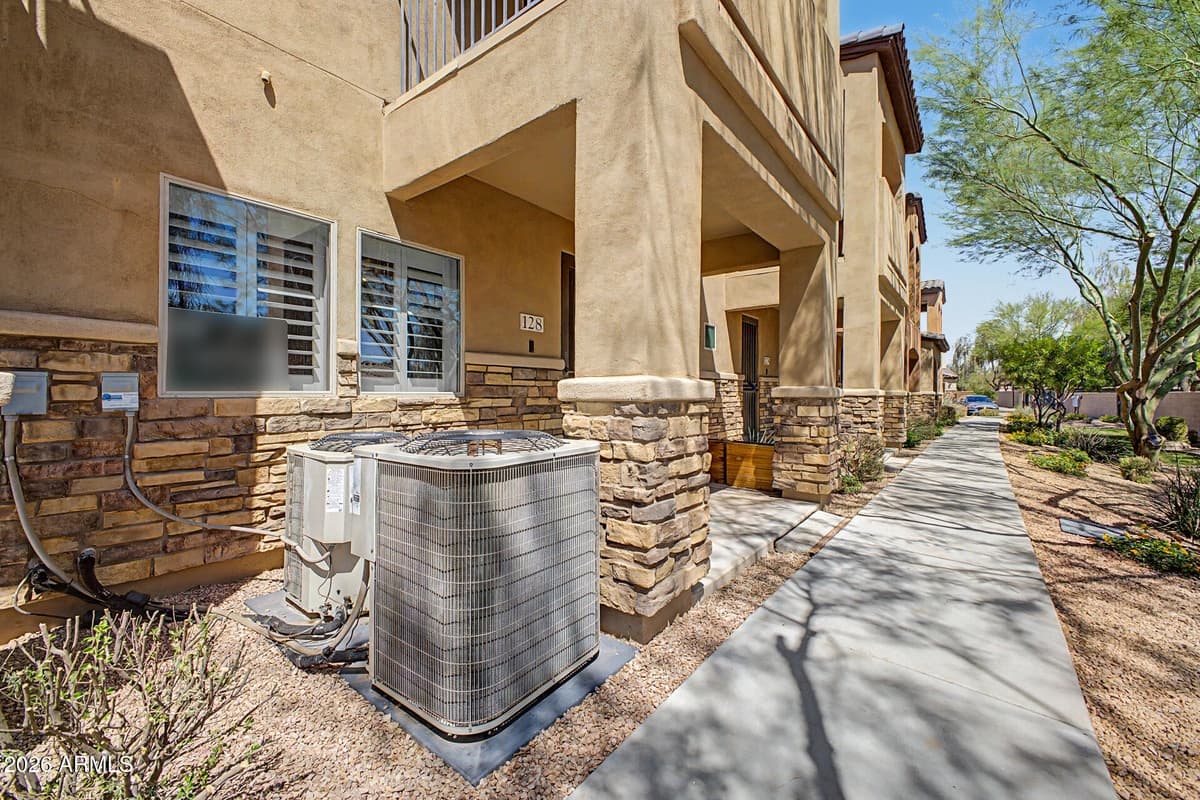 2821 S Skyline Dr 128 — photo 2