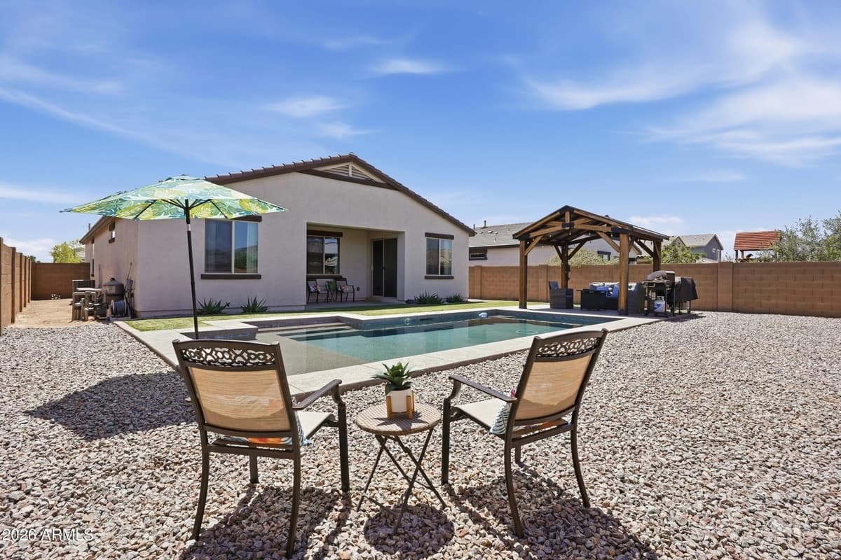 628 W White Sands Dr — photo 1