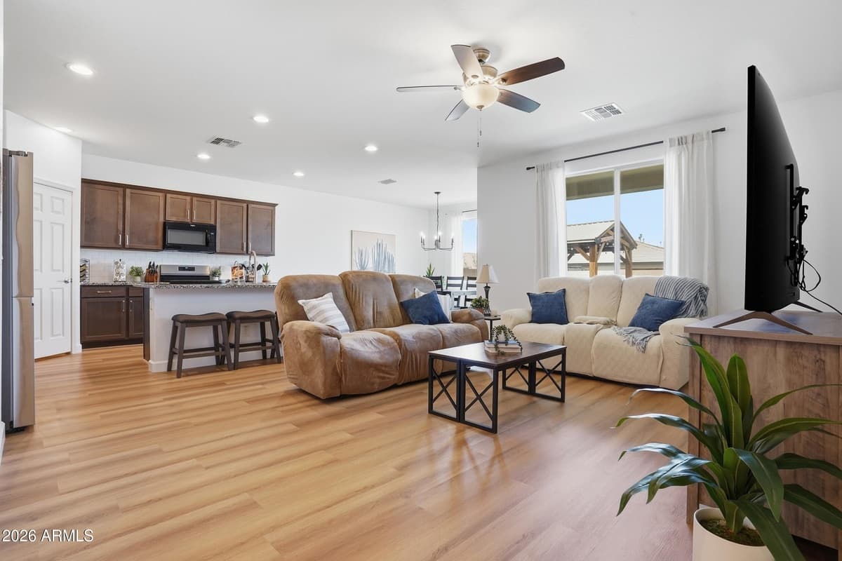 628 W White Sands Dr — photo 2