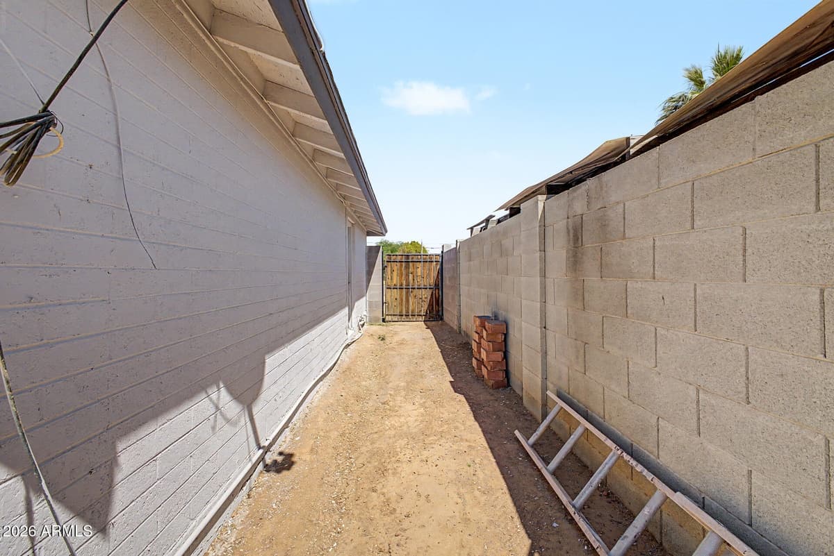 4002 N 64th Dr — photo 27