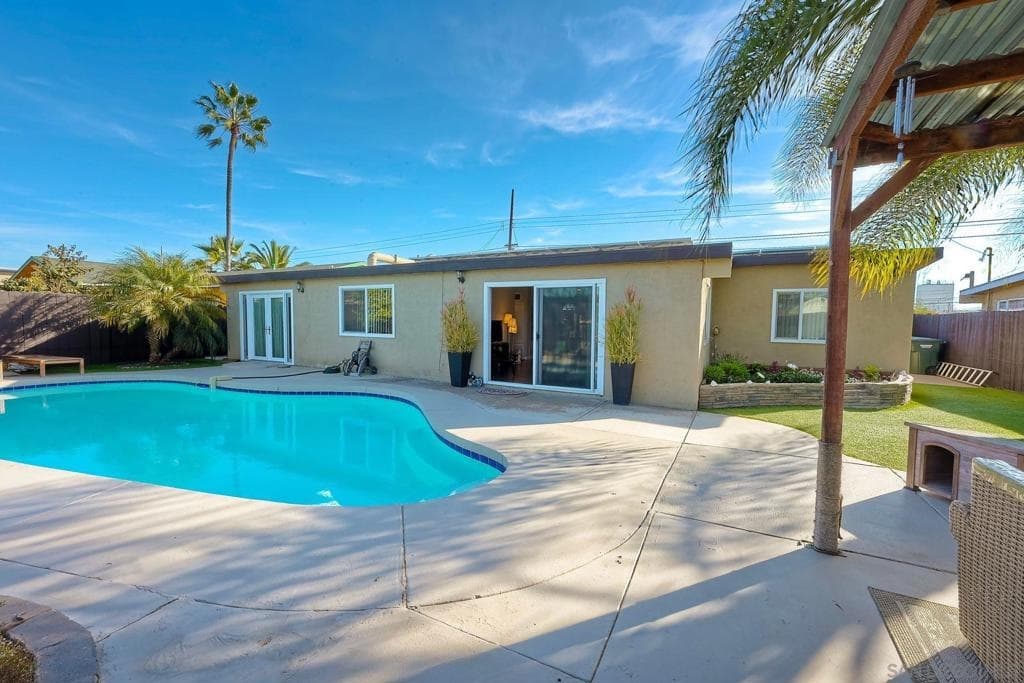 1122 Iris Ave — photo 1