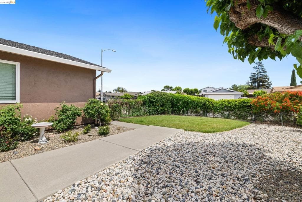 1621 EDGEWOOD DR - See more photos
