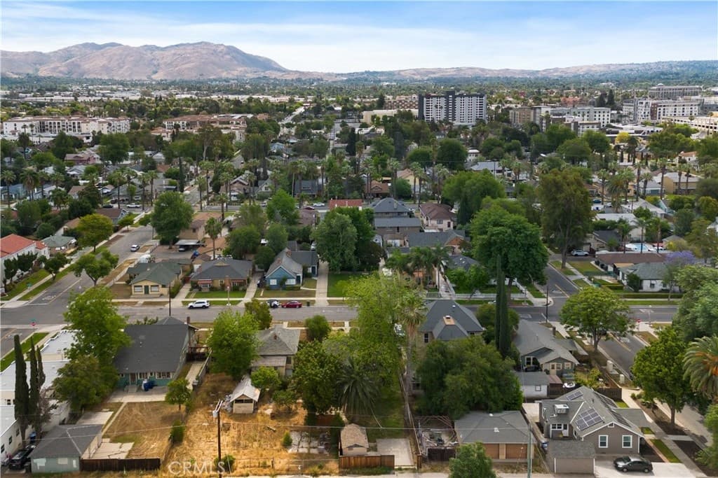 3359 Locust — photo 31