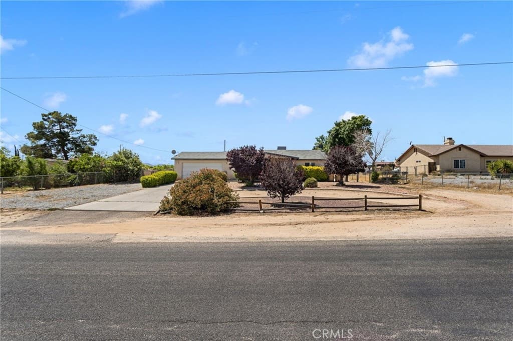 18563 Yucca St — photo 1