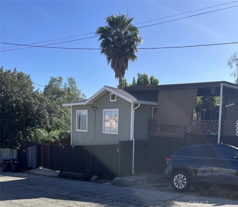 9317 Thompson — photo 1