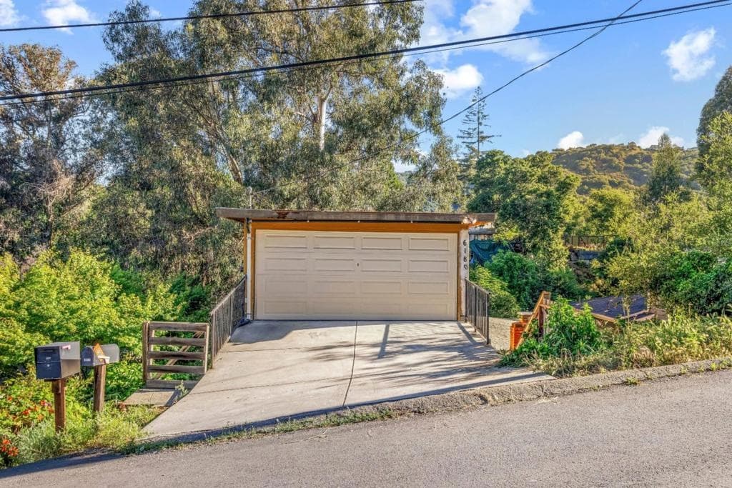 6180 Oakdale Ave — photo 1