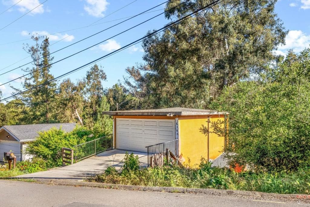 6180 Oakdale Ave — photo 2