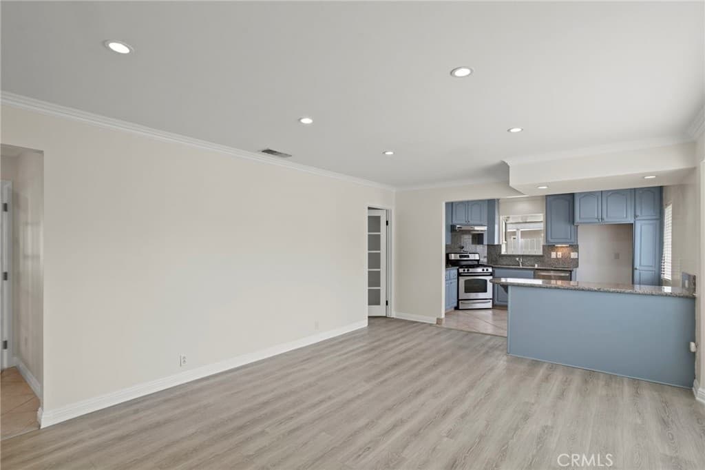 204 W Linfield — photo 2