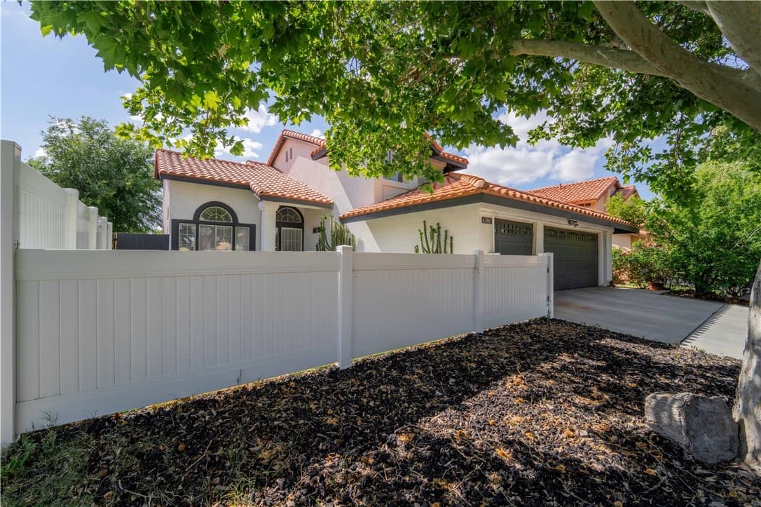 43903 5TH E - Photo 3