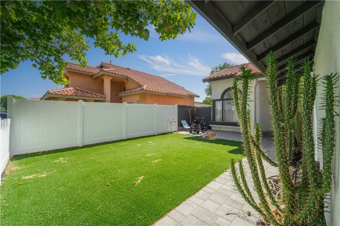 43903 5TH E - Photo 5