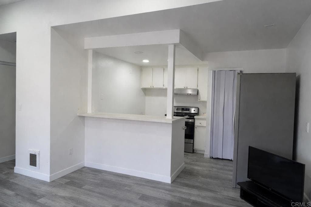 875 W San Ysidro Blvd 14 — photo 1