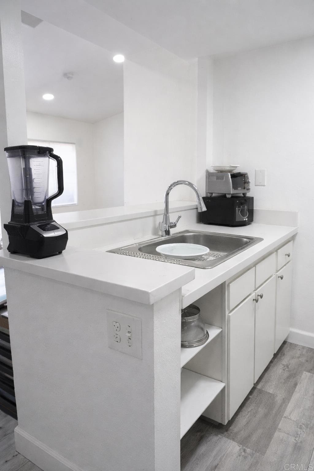 875 W San Ysidro Blvd 14 — photo 2