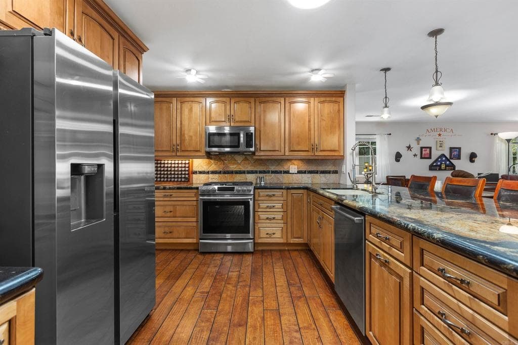 1650 Queenston Dr — photo 2