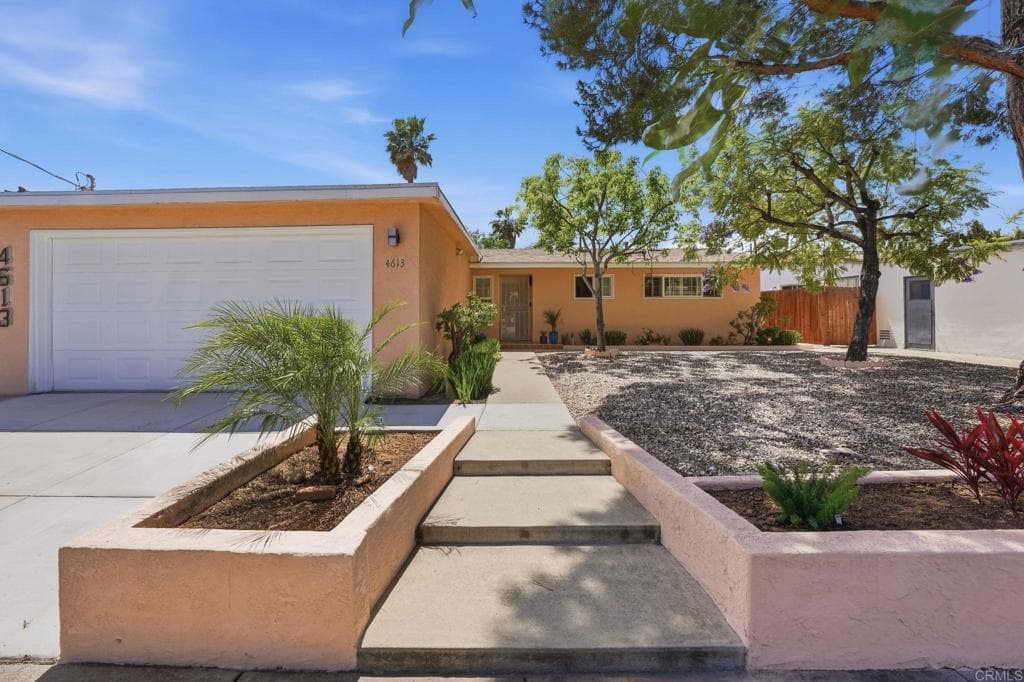 4613 Rainier Ave — photo 2