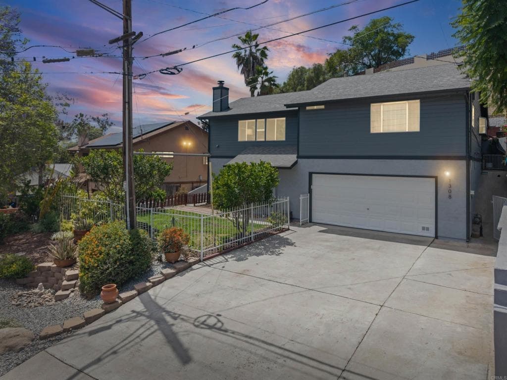 1308 Lincoln Pl — photo 1